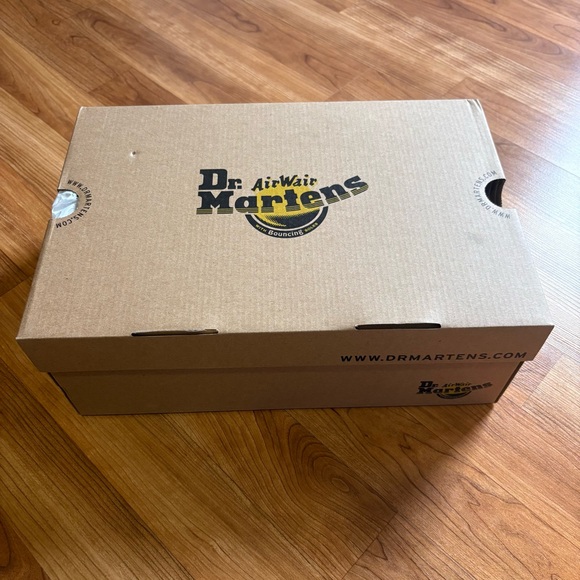 Dr. Martens Women’s 1460 Black Pascal Virginia Leather Lace Up Boots, US Size 8 - Picture 4 of 13